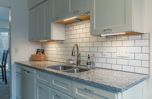 Fenton Condominio | *NEW* Cozy Fenton Condo near DT