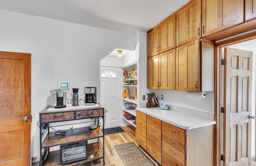Garfield Heights Casa | NEW! Cozy Getaway with Hot Tub, Patio & Fenced Yard