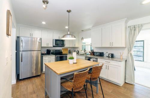 Crystal River Casa | NEW Cozy House 5 Min Three Sisters Springs