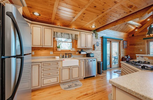 Mountainside Casa | New! Cozy Lake Access Home w/ Fireplace & Game Room