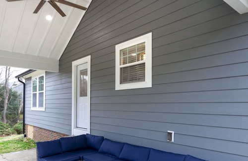 Toddville Road Casa | New Cozy Modern:3Bedroom house near Airport, Uptown & Whitewater Center.