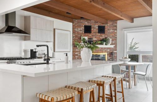 Point Loma Heights Casa | NEW Cozy Modern Home with Hot Tub and Ocean Views