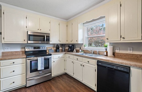 Murfreesboro Casa | ~ NEW ~ Cozy / Murfreesboro / Arcade Room / Getaway - Sleeps 8+
