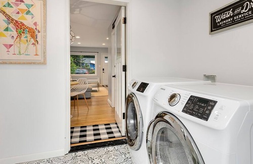 Shoreline Casa | NEW Cozy NE Seattle/Shoreline Updated Home | Fiber Wifi & Fenced Yard | 16min→DT