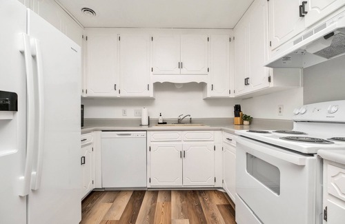 Drayton Casa | NEW! Cozy newly renovated midcentury modern home