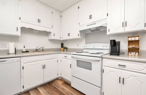 Drayton Casa | NEW! Cozy newly renovated midcentury modern home