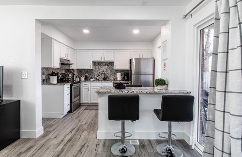 Northglenn Casa | NEW Cozy Renovated Townhome | 25 min to Denver