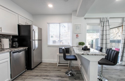 Northglenn Casa | NEW Cozy Renovated Townhome | 25 min to Denver