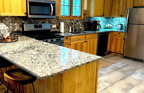 Utica Casa | NEW !!! COZY , RUSTIC 2-bedroom townhome Near STARVED ROCK !!!