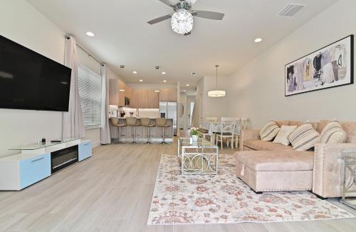Four Corners Casa | New Cozy & Spacious Townhouse near Disney - 4BR, 3FB, and Pool