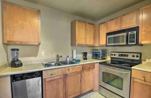 Coquina Key Casa | NEW! Cozy St Petersburg Escape: Boat Slip On-Site!
