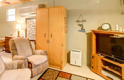New Concord Apartamento | NEW! Cozy Studio w/ Covered Patio by Kentucky Lake