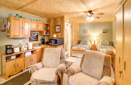 New Concord Apartamento | NEW! Cozy Studio w/ Covered Patio by Kentucky Lake