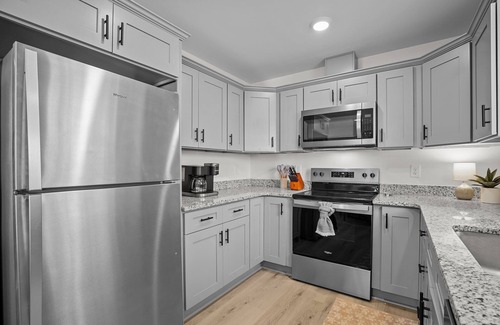 Winston - Salem Casa | New Custom Built Luxury 3 bed/2 bath Home w Fenced Backyard near Hospitals