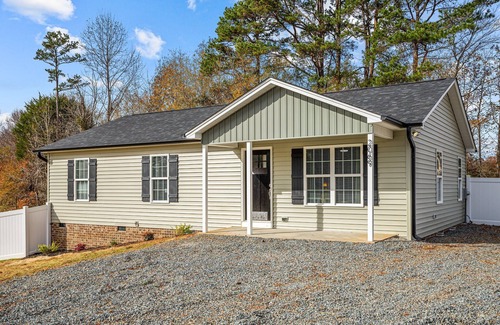 Winston - Salem Casa | New Custom Built Luxury 3 bed/2 bath Home w Fenced Backyard near Hospitals
