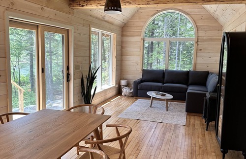 Ellsworth Cabina | NEW custom cabin on private cove! Gateway to Acadia! 3 acres! Family friendly!