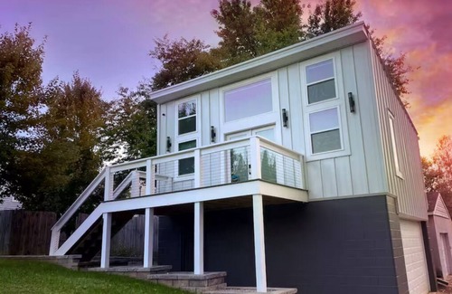 Deer Park Cabaña | New Custom & Creative Louisville Carriage House: expansive deck, wifi, walkable