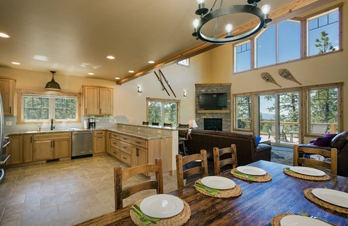 Columbine Lake Casa | Marca Inicio personalizado nuevo con cubiertas de gran tamaño - Vistas impresionantes - Mesa de billar / pozo de fuego