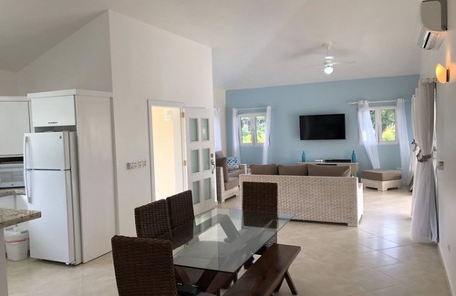 Urbanizacion Tavarez Villa | Nueva Villa Tropical Custom Chic 4 BR / 4 BA 2 Level en Residencial Hispaniola