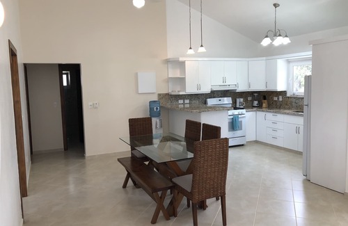 Urbanizacion Tavarez Villa | Nueva Villa Tropical Custom Chic 4 BR / 4 BA 2 Level en Residencial Hispaniola