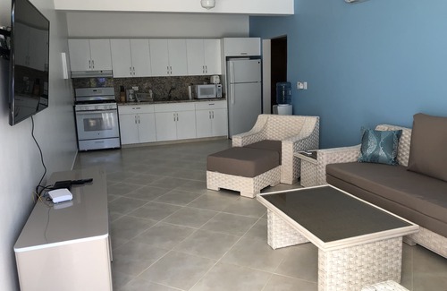 Urbanizacion Tavarez Villa | Nueva Villa Tropical Custom Chic 4 BR / 4 BA 2 Level en Residencial Hispaniola