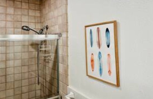 Townsite Apartamento | NEW! Cute Cottage - Walk to beach - Pool - Hot Tub