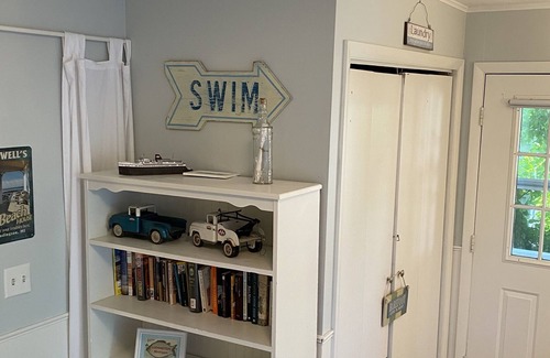 Ludington Cabaña | NEW Cute Cottage Walk to Beach/Downtown Ludington