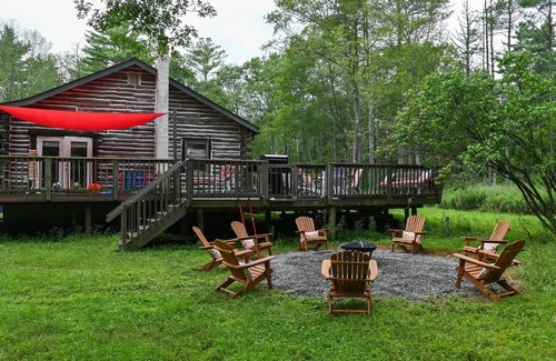 Saugerties Casa | New! Denniston Den, with game room, movie theater, fire pit and more. Close To HITS Horse show & Hunter Mountain skiing