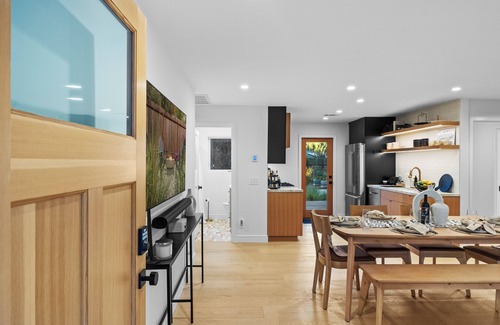Sonoma Casa | NEW! Designer Eastside Sonoma Home, walk to plaza. By Inspired in Sonoma
