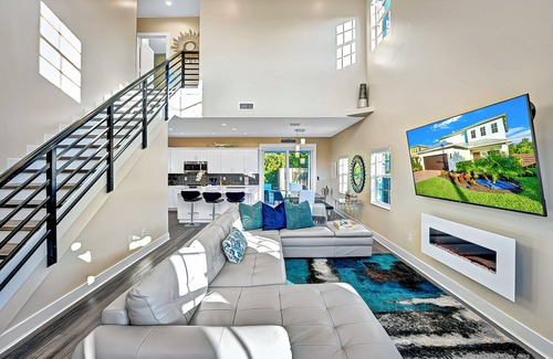 Delray Beach Casa | New Designer's Dream Delray Beach Oasis: Heated Pool, Large Patio, Close to Ave!