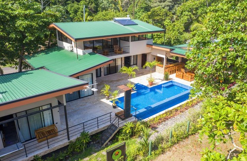 Savegre Casa | New DIRECT BEACHFRONT-7BR,7bath-close to Manuel Antonio, Dominical, whale’s tail