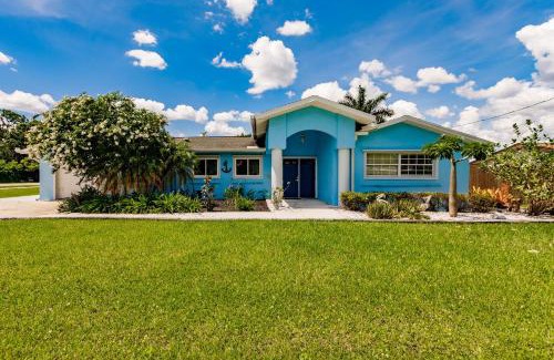 Fort Myers Casa | NEW! Dock Canal Family Home w/Pool & Gulf Access!