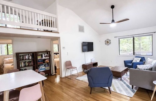 Locust Grove Cabaña | *NEW* Dog-friendly Cottage with Lake/Beach Access