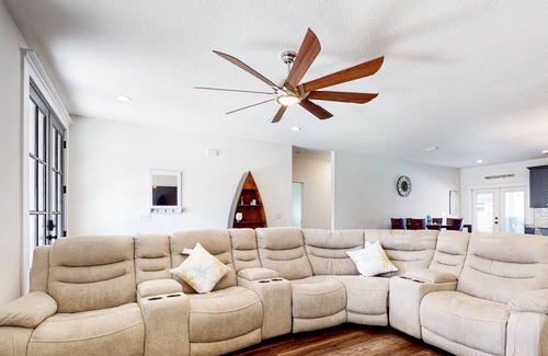 Gulf Breeze Casa | New dog-friendly home with private saltwater pool, grill, enclosed backyard, AC