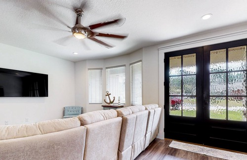 Gulf Breeze Casa | New dog-friendly home with private saltwater pool, grill, enclosed backyard, AC
