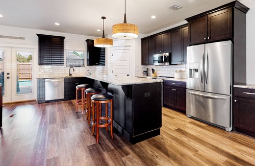 Gulf Breeze Casa | New dog-friendly home with private saltwater pool, grill, enclosed backyard, AC