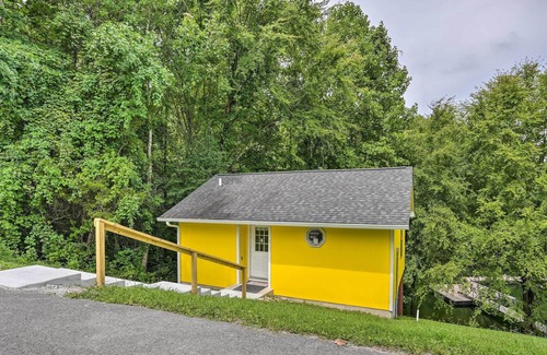 Winchester Cabina | Dog-Friendly Lakefront Cabin w/ Deck Dining!