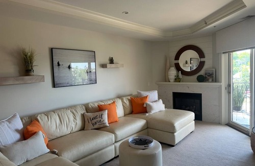 Grand Haven Condominio | NEW! Downtown Grand Haven Condo, 2 Bedroom, 2 Bath Near Water! Private Parking!