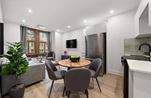 International District Apartamento | Luxury MTL Old port 2 BR 2 BA Apartment