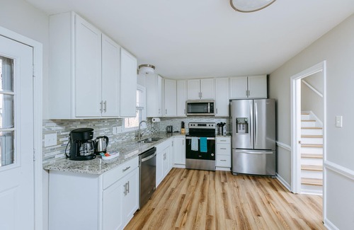 Charlotte Casa | *NEW* Dream Getaway ~ Modern 4BR Home w/ King Bed