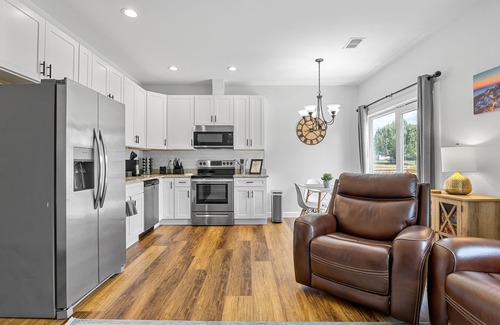 Boiling Springs Casa | New duplex; sleeps 6! Pet friendly! Perfect for traveling medical and families!