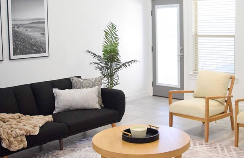 Biggs Field Casa | NEW! Eastlake modern 4bed 2bath!
