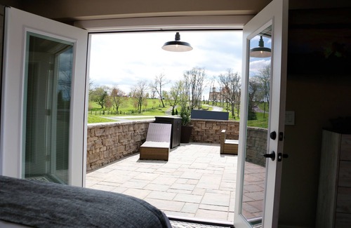 Ronks Casa | NEW! Elegance on The Farm Limitless Amenities ♦Pool ♦Hot Tub ♦Fish Pond +more!