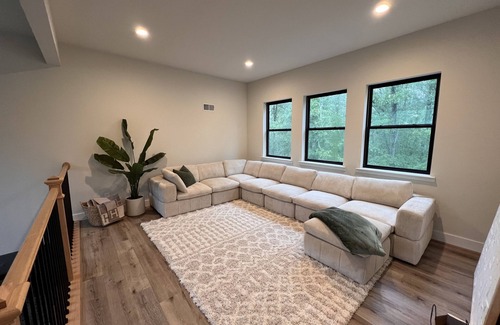 Rowland Casa | New, elegant and cozy home at Masthope Mountain