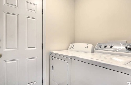 Summit Station Casa | NEW Elegant Home w/ Themed Rooms