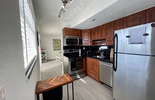 Central Corals Casa | NEW Elegant Lake House! 10min from the Beach!