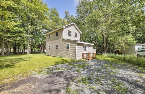 Pocono Summit Casa | NEW! Enchanting Pocono Summit Modern Lakehouse with Hottub & Privacy!
