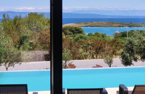 Liznjan Villa | Nueva y encantadora Villa Marlera con vista al mar y piscina privada infinita