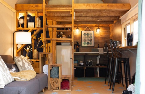 Newport Casa | NEW! English Creek Hideaway- Little Black Barn with Community Barn