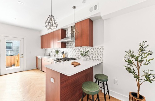 West Side Casa | NEW! Entire 3 Flrs Townhome w/Arcade; Under 10 Mins Drive to All Path Trains